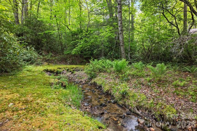 560 Toxaway Court, Lake Toxaway, NC 28747