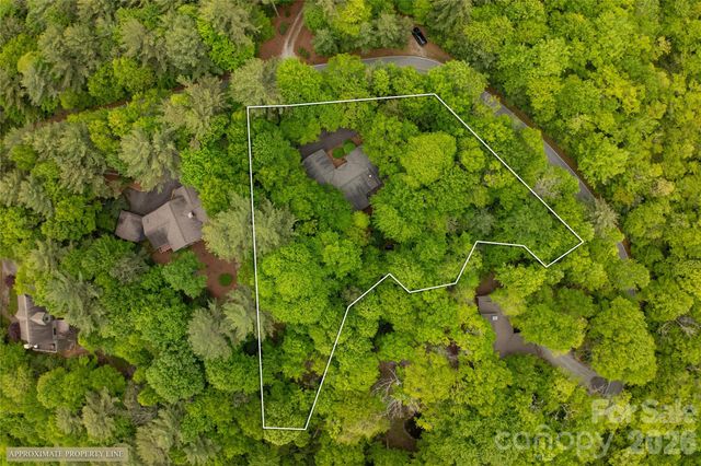 560 Toxaway Court, Lake Toxaway, NC 28747