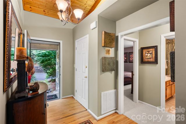 560 Toxaway Court, Lake Toxaway, NC 28747
