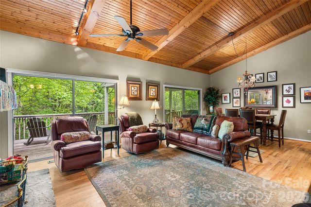 560 Toxaway Court, Lake Toxaway, NC 28747