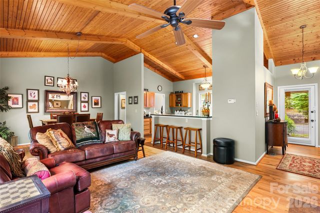 560 Toxaway Court, Lake Toxaway, NC 28747
