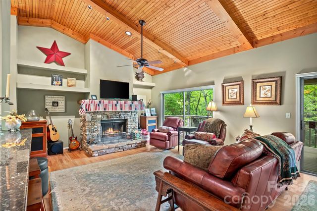 560 Toxaway Court, Lake Toxaway, NC 28747