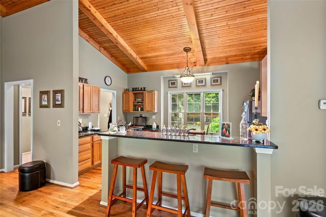 560 Toxaway Court, Lake Toxaway, NC 28747