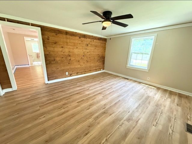 833 Cumberland Dr, Clarksville, TN 37040