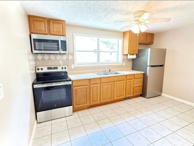 833 Cumberland Dr, Clarksville, TN 37040