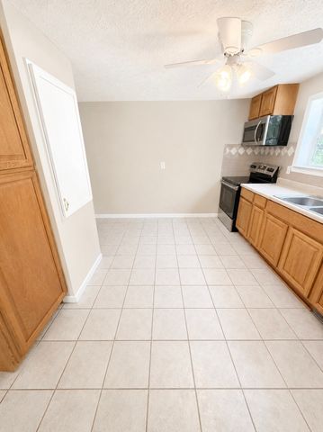833 Cumberland Dr, Clarksville, TN 37040