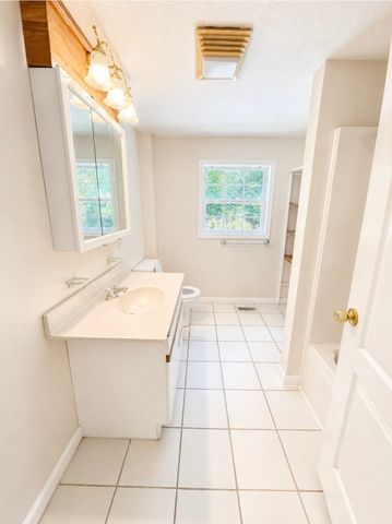 833 Cumberland Dr, Clarksville, TN 37040
