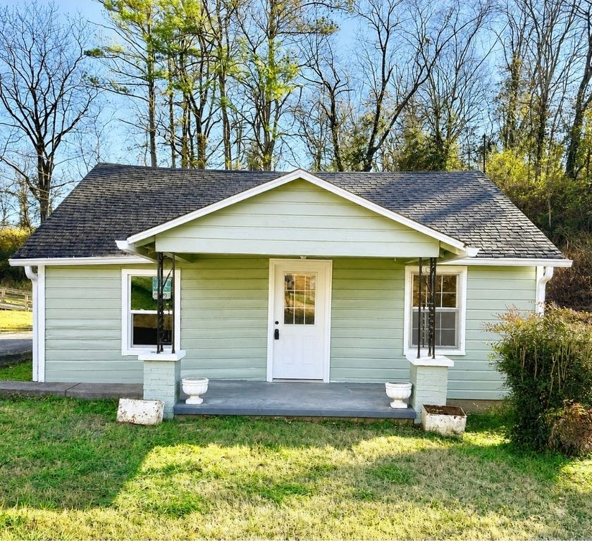 833 Cumberland Dr, Clarksville, TN 37040
