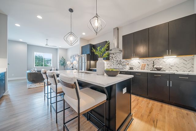 500 W Trinity Ln, Nashville, TN 37207