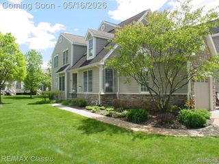 26426 Island Lake Drive 24, Novi, MI 48374