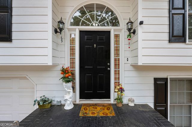 143 Stoneview Drive, Hoschton, GA 30548