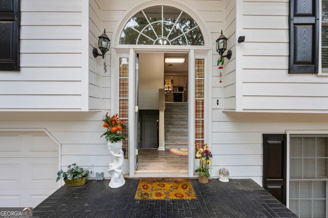 143 Stoneview Drive, Hoschton, GA 30548
