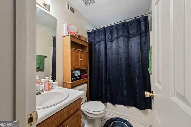 143 Stoneview Drive, Hoschton, GA 30548