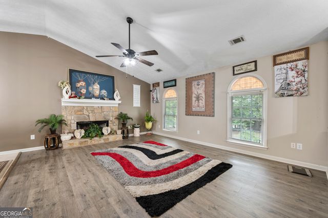 143 Stoneview Drive, Hoschton, GA 30548