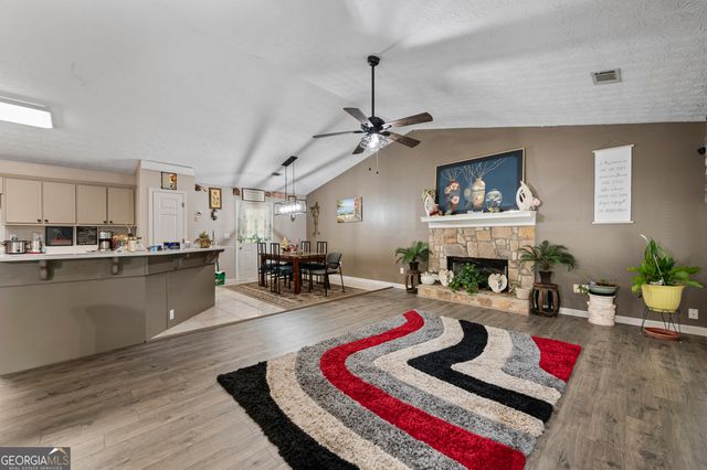 143 Stoneview Drive, Hoschton, GA 30548