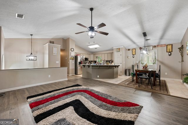 143 Stoneview Drive, Hoschton, GA 30548