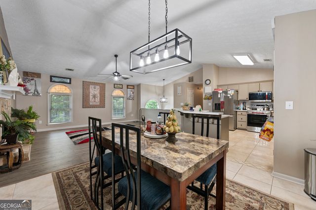 143 Stoneview Drive, Hoschton, GA 30548