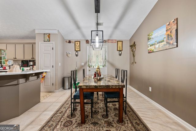 143 Stoneview Drive, Hoschton, GA 30548