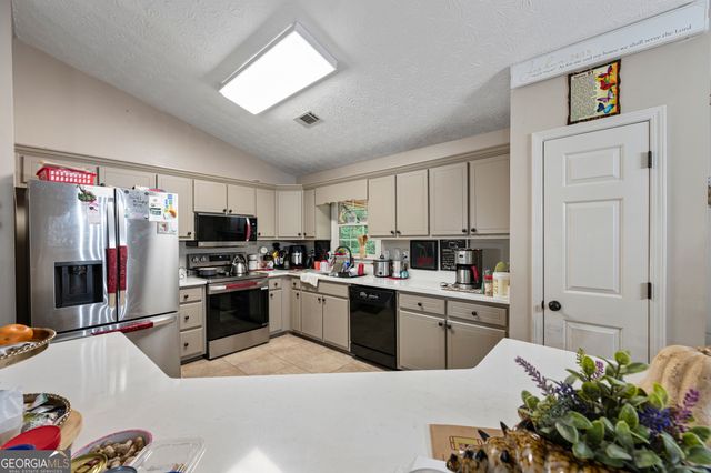 143 Stoneview Drive, Hoschton, GA 30548