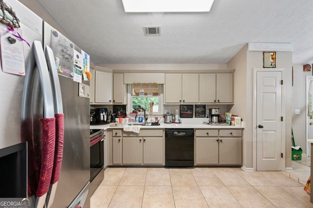 143 Stoneview Drive, Hoschton, GA 30548