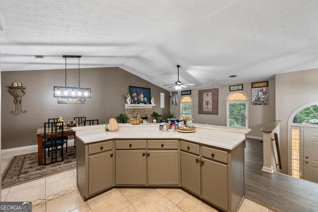 143 Stoneview Drive, Hoschton, GA 30548