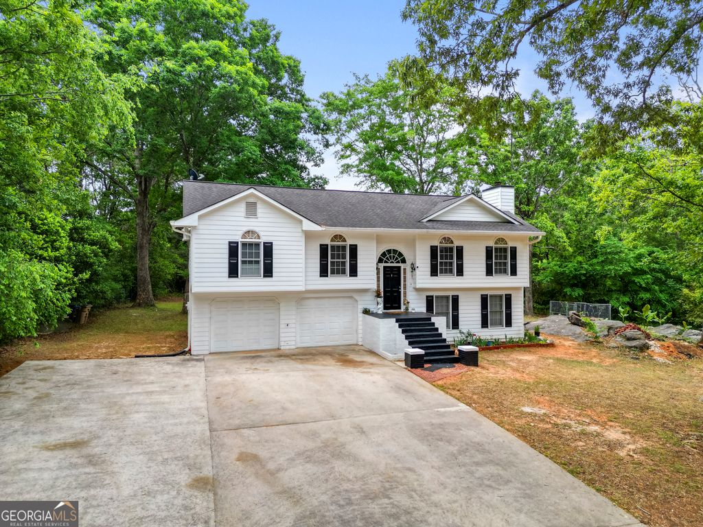 143 Stoneview Drive, Hoschton, GA 30548