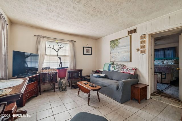 337 N FLETCHER Avenue, Fernandina Beach, FL 32034