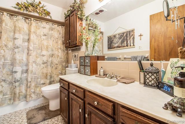 5794 Shetland Way, Waterford, MI 48327