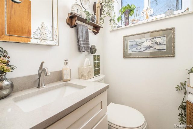 5794 Shetland Way, Waterford, MI 48327