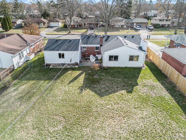 5794 Shetland Way, Waterford, MI 48327