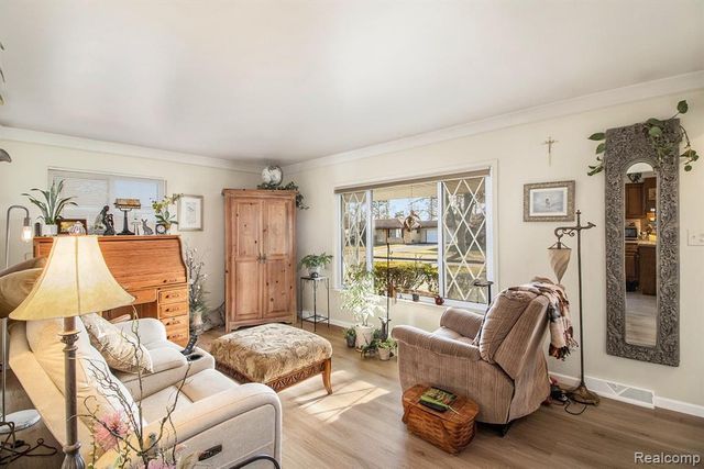 5794 Shetland Way, Waterford, MI 48327