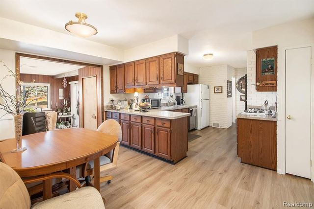 5794 Shetland Way, Waterford, MI 48327