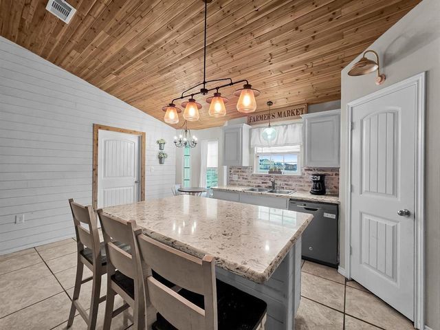 214 County Road 4632, Spurger, TX 77660