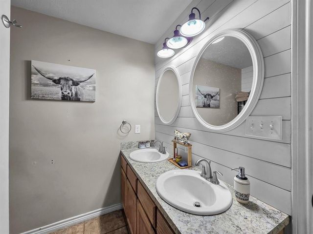 214 County Road 4632, Spurger, TX 77660