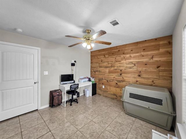 214 County Road 4632, Spurger, TX 77660