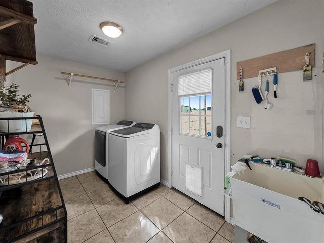 214 County Road 4632, Spurger, TX 77660