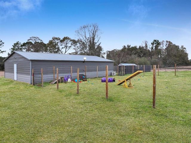 214 County Road 4632, Spurger, TX 77660