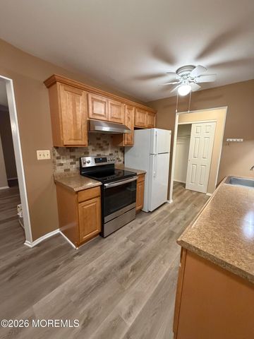 218 Medford Court H, Manalapan, NJ 07726