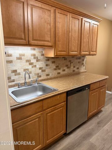 218 Medford Court H, Manalapan, NJ 07726