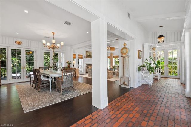 1800 Gordon DR, Naples, FL 34102