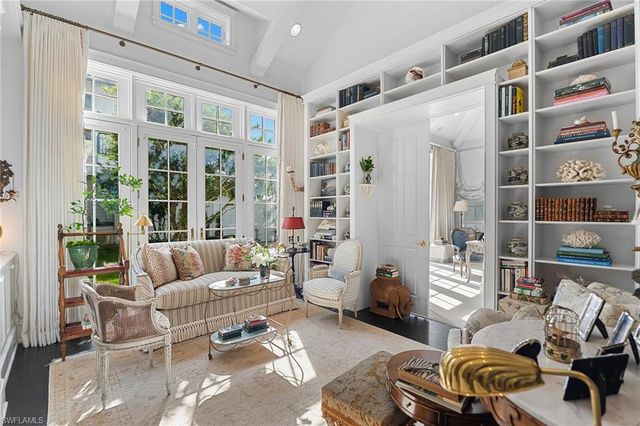 1800 Gordon DR, Naples, FL 34102