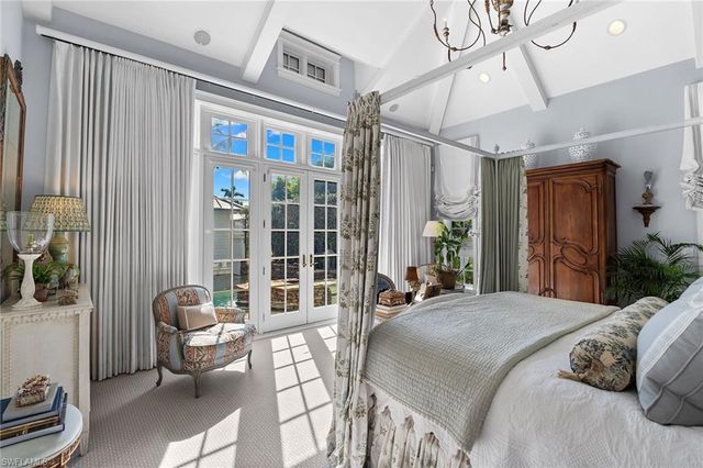 1800 Gordon DR, Naples, FL 34102