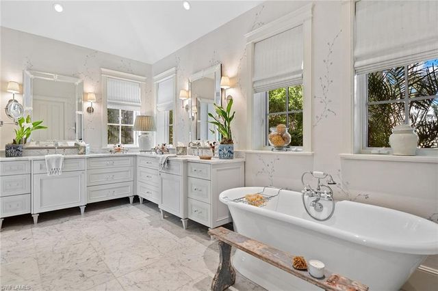 1800 Gordon DR, Naples, FL 34102