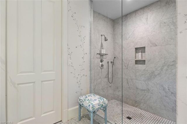 1800 Gordon DR, Naples, FL 34102