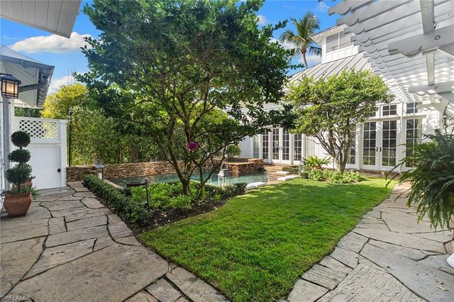 1800 Gordon DR, Naples, FL 34102