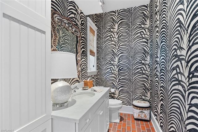 1800 Gordon DR, Naples, FL 34102