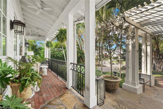 1800 Gordon DR, Naples, FL 34102