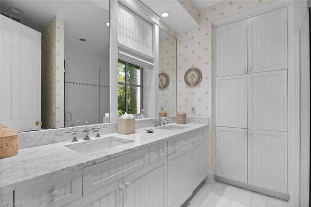 1800 Gordon DR, Naples, FL 34102