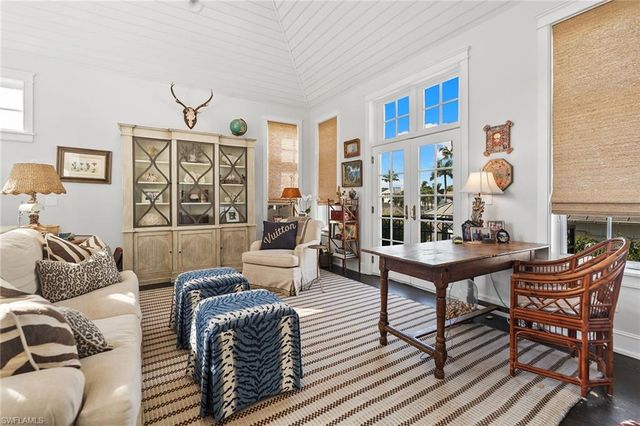 1800 Gordon DR, Naples, FL 34102