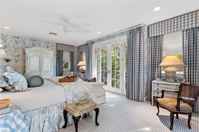 1800 Gordon DR, Naples, FL 34102